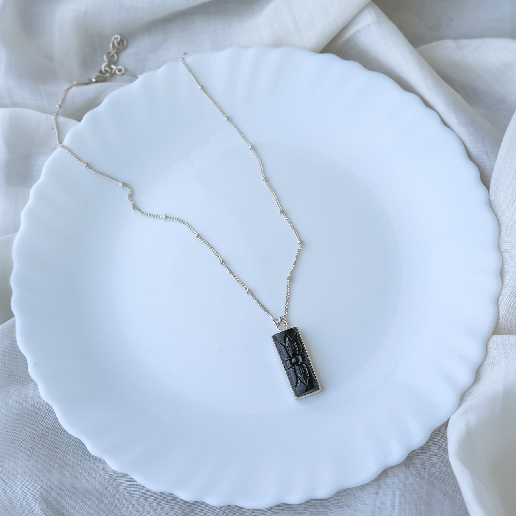 Vera Necklace Black