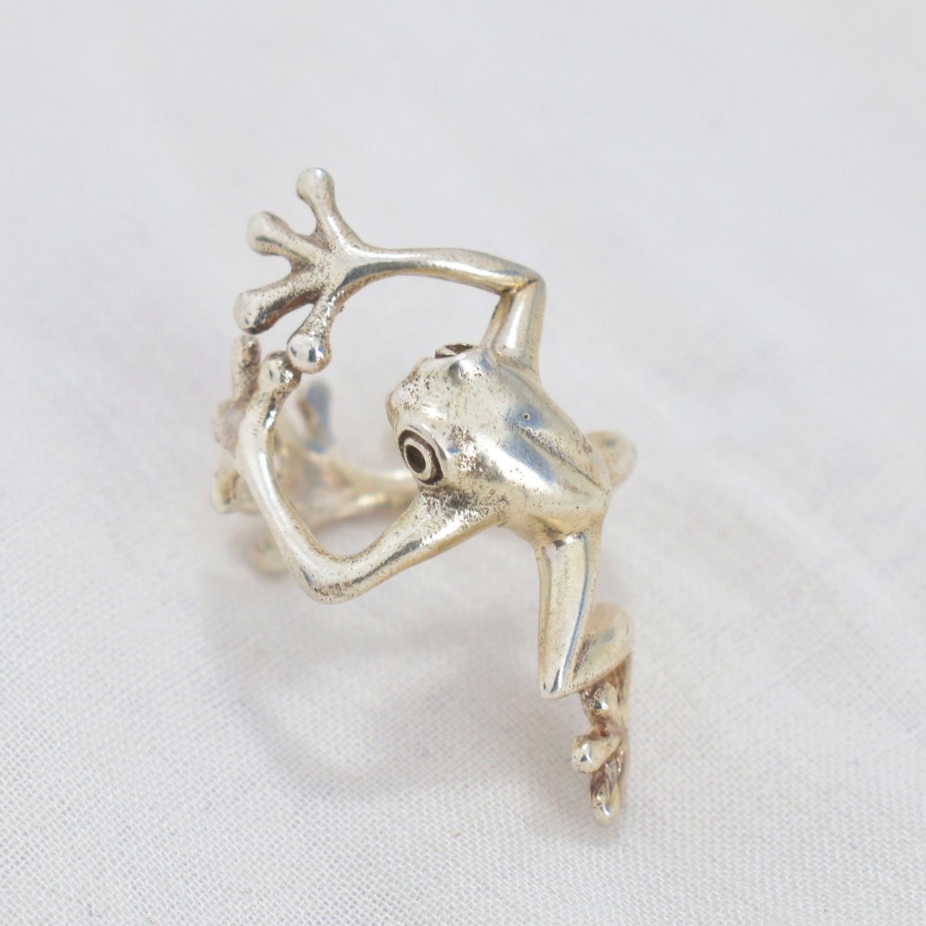Frog ring
