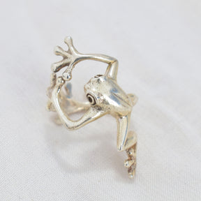 Frog ring