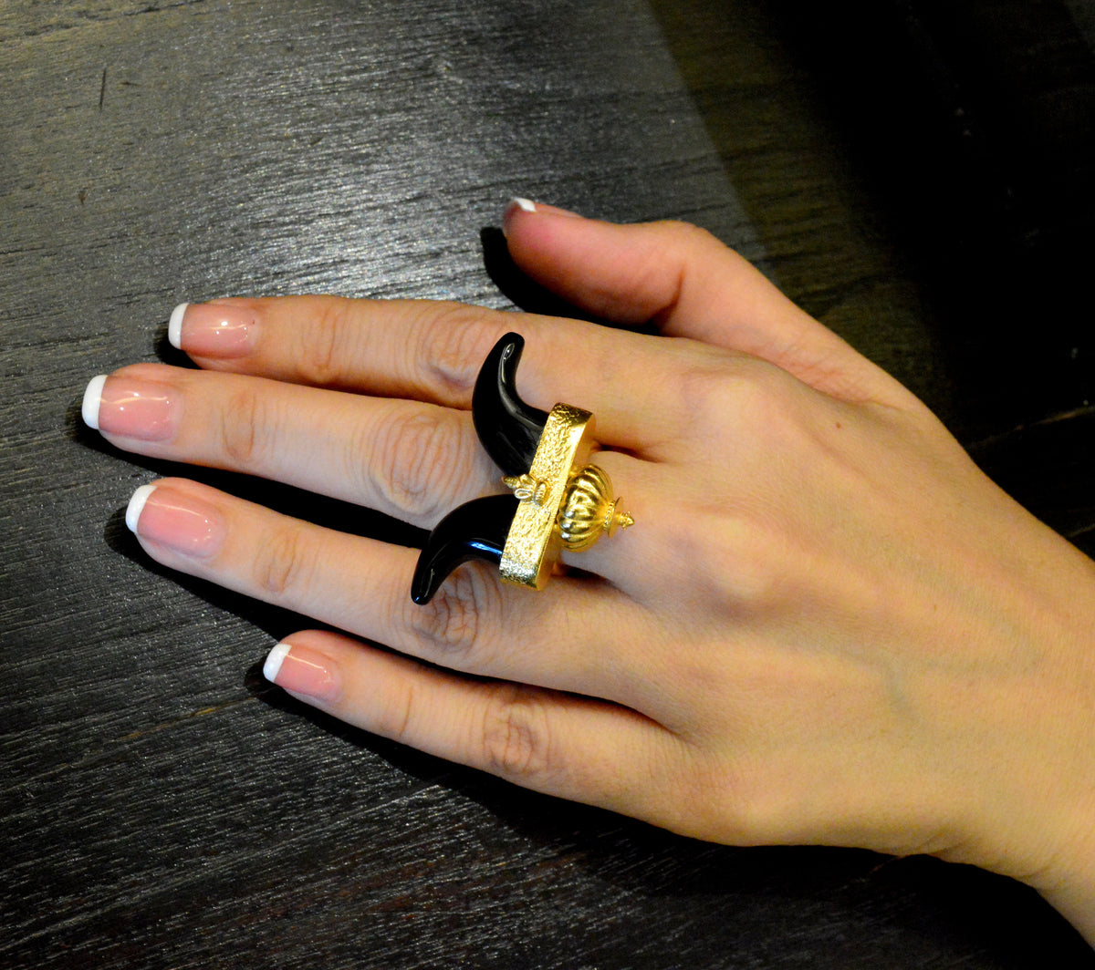 Isis Ring Black