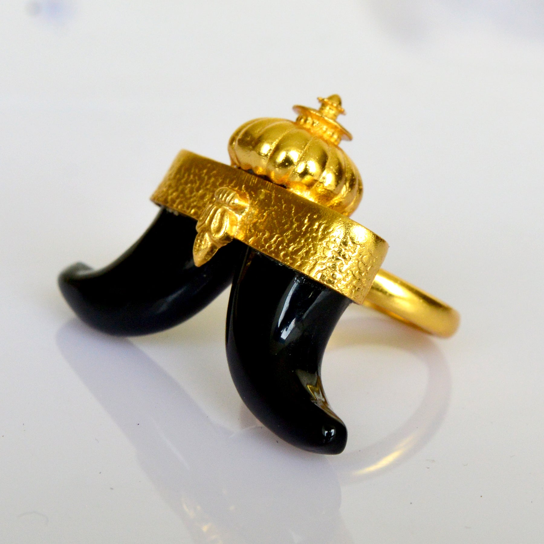 Isis Ring Black