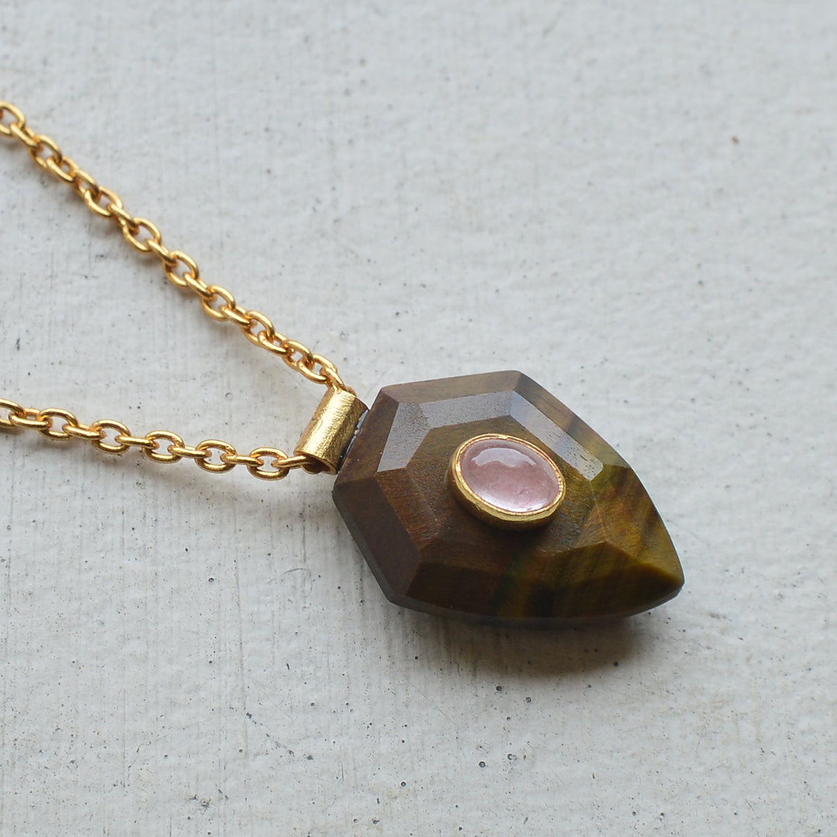 Urvashi necklace brown