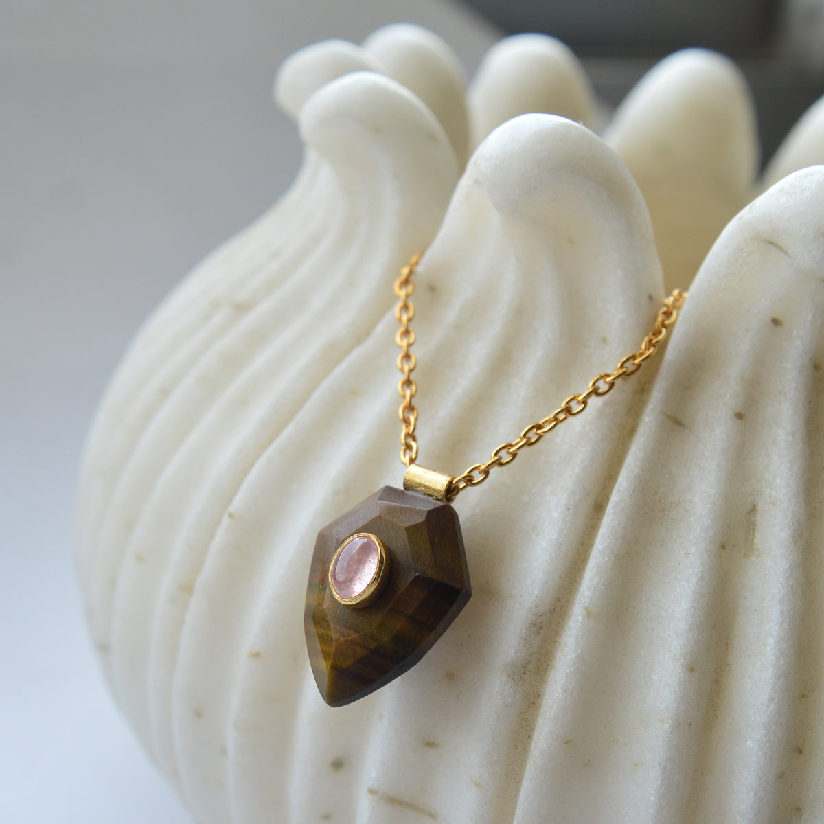 Urvashi necklace brown
