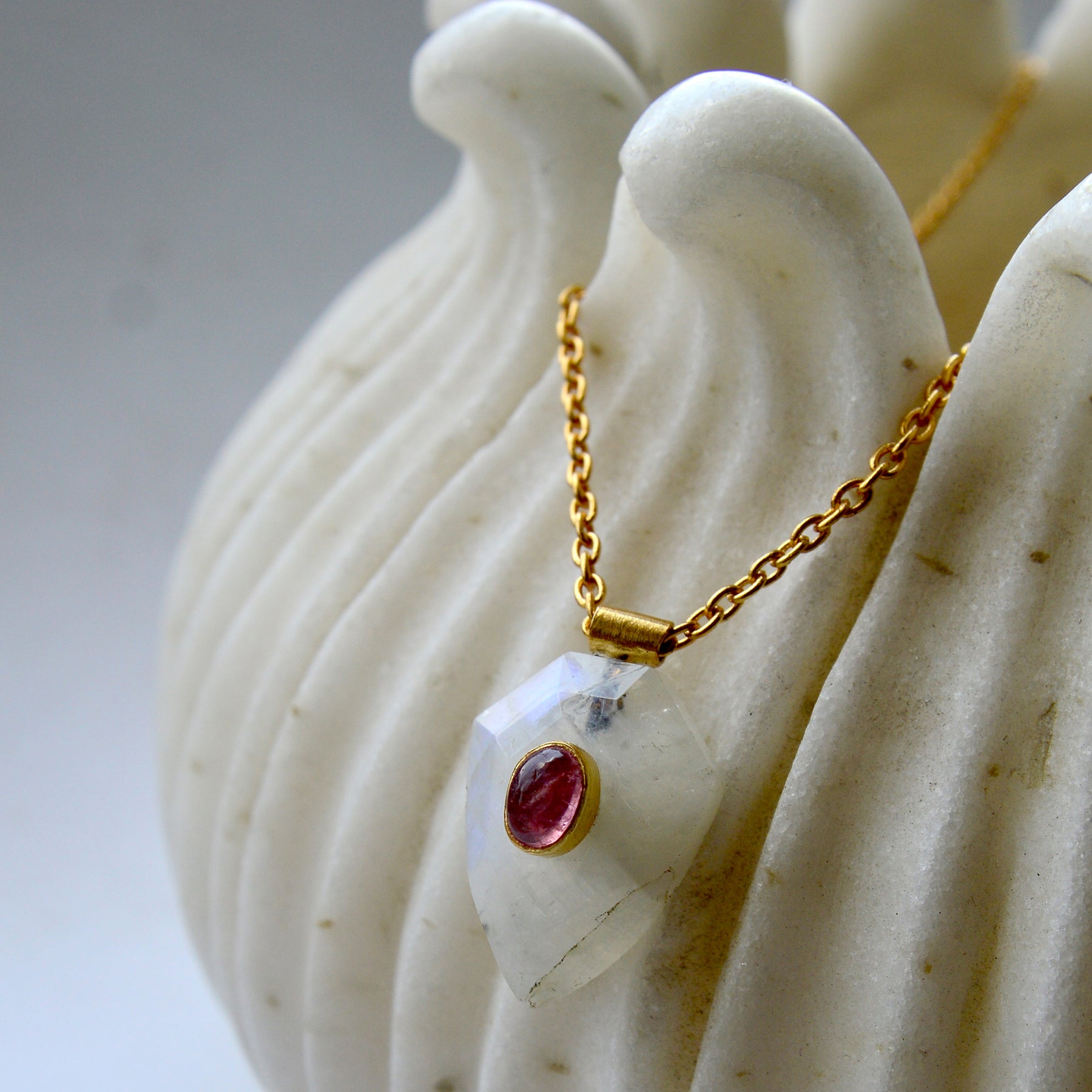 Urvashi necklace milk
